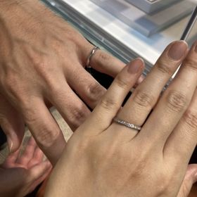 【GALA JEWELRY(ガラジュエリー)の口コミ】 女性用はハーフエタニティリングでとてもキラキラしていて綺麗です。お値…