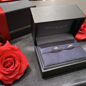 【ラザール ダイヤモンド(LAZARE DIAMOND)の口コミ】 つけ心地も良く、あまり被らなさそうなオシャレなデザインも気に入りまし…