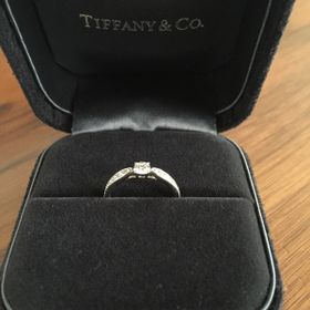 【ティファニー(Tiffany & Co.)の口コミ】 いくつかお店を周り色々なデザインのリングを試着しましたが、これが一番…