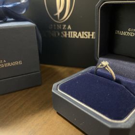 【銀座ダイヤモンドシライシの口コミ】 何店舗か見てまわりましたが、ダイヤモンドシライシさんが1番指に通してみ…