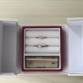 【ひなの口コミ】 ピンクゴールドが好きでコンビネーションのものを探していました。緩めのV…