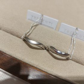 【TRECENTI(トレセンテ)の口コミ】 初めはシンプルなデザインが気になっていましたが、来店するとダイヤの付…