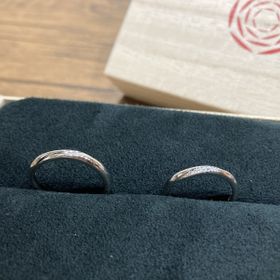 【出雲結(いずもゆい)の口コミ】 インターネットで様々なデザインの指輪を見ていましたが、太すぎず、シン…