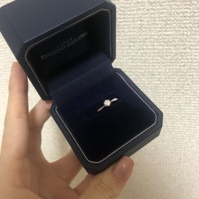 【銀座ダイヤモンドシライシの口コミ】 婚約指輪は、王道のデザインを求めて探しておりました。
今回決めたのはホ…