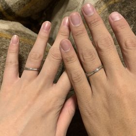 【アイプリモ(I-PRIMO)の口コミ】 いくつか候補があったけど、二人とも太くて派手な指輪ではなく、細くてシ…