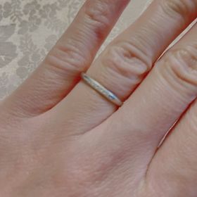 【銀座ダイヤモンドシライシの口コミ】 初めはシンプルなデザインが良くて無地のプラチナにしようと考えていたが…
