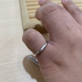 【TRECENTI(トレセンテ)の口コミ】 指輪の断面にこだわっており、普通の指輪より指に当たる面が丸く作られて…