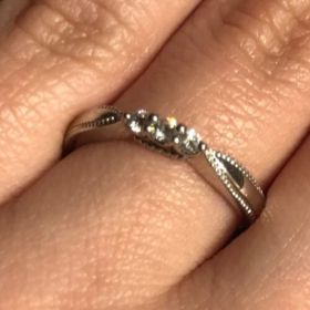 【エクセルコダイヤモンド(EXELCO DIAMOND)の口コミ】 ダイヤモンドの付いたマリッジリングを探していましたが、エタニティリン…