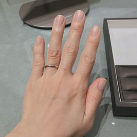 【アイプリモ(I-PRIMO)の口コミ】 上下に繊細なミル打ちをあしらった指輪です。
ツートンカラーでデザイン性…