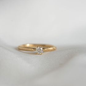 【Cayof(カヨフ)の口コミ】 婚約指輪を色々探していたところInstagramの広告でcayofを知りました。
HP…