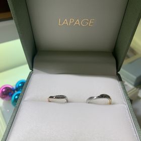 【LAPAGE(ラパージュ)の口コミ】 まず、デザインが自分たちにとってどストライクでした。新郎側はイエロー…