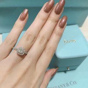 【ティファニー(Tiffany & Co.)の口コミ】 リング自体は細めで、ただセンターのデザインの主張もある物を探していま…