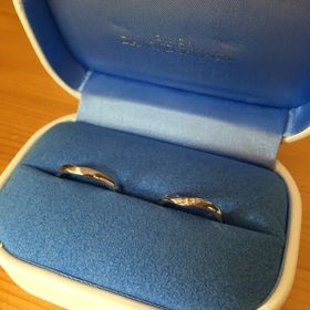 【銀座ダイヤモンドシライシの口コミ】 たくさん試着した中で、ペア感があったのと、細身でカーブがあり、指が長…