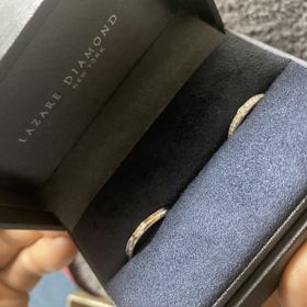 【ラザール ダイヤモンド(LAZARE DIAMOND)の口コミ】 彼の仕事が手を使う力仕事のため強度のある指輪を求めていたのですが、鍛…