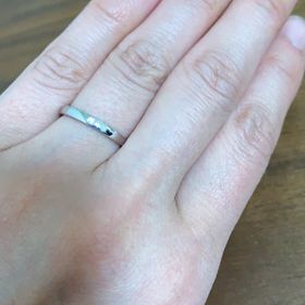 【銀座ダイヤモンドシライシの口コミ】 シンプルな一粒ダイヤで
綺麗目すぎずカジュアルなスタイルにも合うものが…