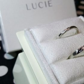 【LUCIE(ルシエ)の口コミ】 既製品ではなく、二人でデザインを考えて指輪を作れたのが良かったです!!
…