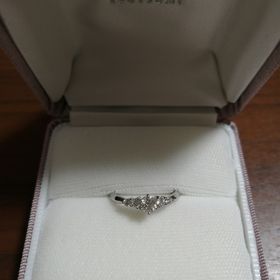 【ジュエリーツツミ(JEWELRY TSUTSUMI)の口コミ】 ダイヤ、石の配置がとても綺麗で、試着したときに、これだ！！と一目惚れ…