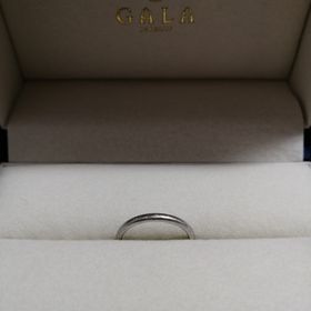【GALA JEWELRY(ガラジュエリー)の口コミ】 結婚指輪は日常で使用するもののため、デザインはシンプルな石なし、素材…