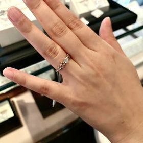 【Ginza Rim(銀座リム)の口コミ】 婚約指輪で探してきました。エレガントなデザインでピンクダイヤがついて…