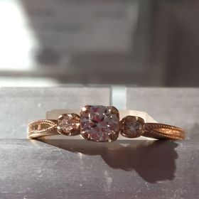 【AFFLUX(アフラックス)の口コミ】 とにかく、めちゃくちゃカワイイやん！！っていうのが第１印象。
他のお店…