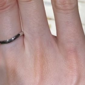 【カルティエ(Cartier)の口コミ】 カルティエという刻印がさりげなくついていて良かったです。
着用でテンシ…