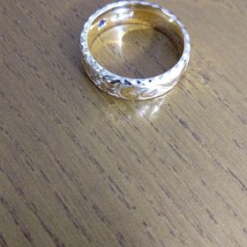 【Makana(マカナ)の口コミ】 ハワイアンジュエリーとゆう普通とは違うおしゃれな彫りのある指輪に引か…