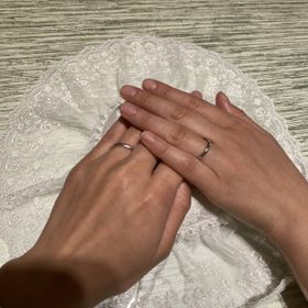 【TRECENTI(トレセンテ)の口コミ】 女性用は斜めにダイヤが入っており、男性用は斜めにつや消しが入っていま…