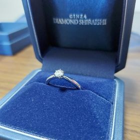 【銀座ダイヤモンドシライシの口コミ】 ダイヤがあまり飛び出しすぎていないデザインが良かったなかで、もっとも…