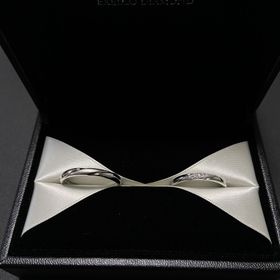 【エクセルコダイヤモンド(EXELCO DIAMOND)の口コミ】 いろいろな指輪を見てウェーブ形の指輪でシンプルなデザインがいいなと持…