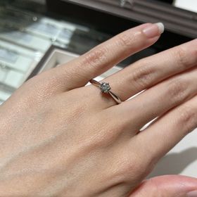 【アイプリモ(I-PRIMO)の口コミ】 イヤーモデルという点が気に入りました。
メレダイヤが入っているため横か…