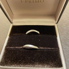 【アイプリモ(I-PRIMO)の口コミ】 いくつもの指輪試着させてもらい、マット加工やダイヤが並んでいることで…