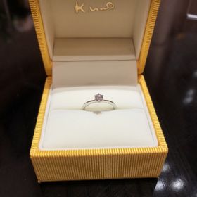 【ケイウノ ブライダル(K.UNO BRIDAL)の口コミ】 婚約指輪を購入しようとネットで探していたらシンプルでとても良いのがあ…