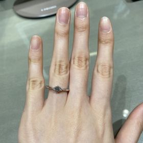 【アイプリモ(I-PRIMO)の口コミ】 シンプルながらも、さり気なくハートがあって可愛いデザインでした。ハー…