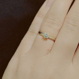 【RosettE(ロゼット)の口コミ】 ダイヤモンドのみ選んで、リングは彼女に選んで貰いました。
派手過ぎず、…
