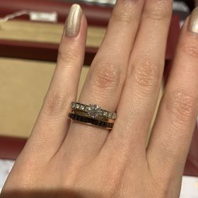 【ショパール(Chopard)の口コミ】 アイスキューブ型のデザインが珍しくてとても可愛かったです。
デザイン性…