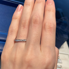 【銀座ダイヤモンドシライシの口コミ】 私が購入した結婚指輪は、OR Eternity 09のハーフエタニティです。
こちら…