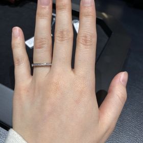 【ヴァン クリーフ＆アーペル(Van Cleef & Arpels)の口コミ】 手に馴染んでとても素敵でした。ダイヤが一周するエタニティリングです。…