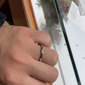 【銀座ダイヤモンドシライシの口コミ】 男性の結婚指輪のイメージといえばシンプルなシルバーリングでしたが、男…
