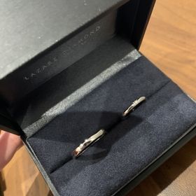【ラザール ダイヤモンド(LAZARE DIAMOND)の口コミ】 男性用の指輪が、線が入っていたり波打っていたりしない、1番シンプルなも…