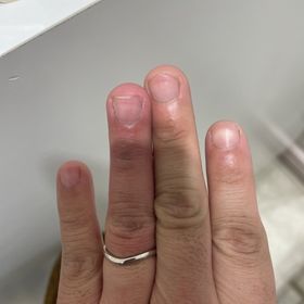 【TRECENTI(トレセンテ)の口コミ】 あちこちのお店で色々な指輪を見たのですが、指に馴染むゴールドの色と、…