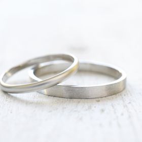 【湘南彫金工房 andfuseの口コミ】 指輪はシンプルなデザインが良かったので、プラチナを選び、
私は平打（幅…