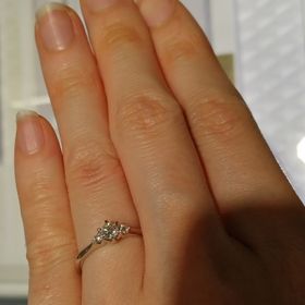 【4℃ BRIDAL(ヨンドシーブライダル)の口コミ】 石が横に配置された指輪を探していたため、こちらを紹介いただきました。…