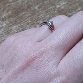 【銀座ダイヤモンドシライシの口コミ】 リングのデザインが多くて、かなり迷います！でも、予算内で丁寧に探して…