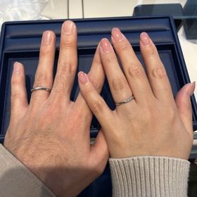 【銀座ダイヤモンドシライシの口コミ】 デザインについて：指を細く見せたくてストレートタイプの指輪にダイヤモ…