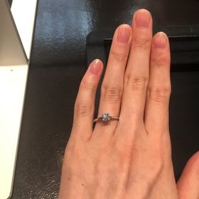 【グラフ(GRAFF)の口コミ】 リングのアームが全体的に細めのため、中央のダイヤの大きさが、より大き…