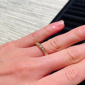 【TRECENTI(トレセンテ)の口コミ】 フラワーセッティングがとっても可愛いリングでした！
他には無いデザイン…