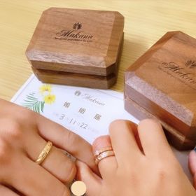 【Makana(マカナ)の口コミ】 海がお互い好きなので、焼けた肌に合うハワイアンジュエリーを選びました♪…