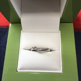 【LAPAGE(ラパージュ)の口コミ】 前回、購入した婚約指輪との
重ね付けが、とても素敵
だったので！(*^^*)
…