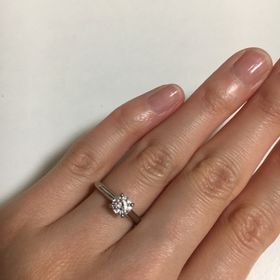 【カルティエ(Cartier)の口コミ】 王道の婚約指輪のデザインでありながら、長く使えると言われたのが購入の…