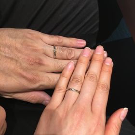 【エクセルコダイヤモンド(EXELCO DIAMOND)の口コミ】 リングの内側が滑らかな曲選で着け心地が良く、指にフィットする感覚がど…